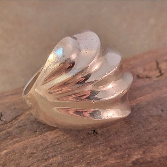 Sterling Contemporary Ribbed Sculptural Statement Ring - Picture 8 of 11